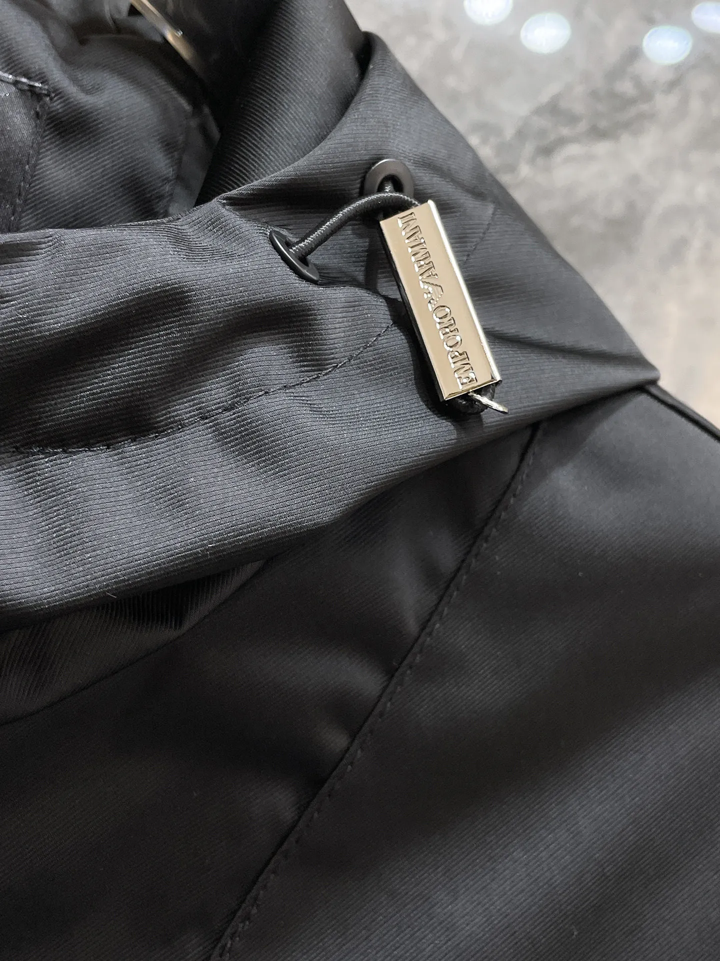 Armani official website Same Style, complete with three labels, on sale in advance. 2026 Autumn and Winter New Arrival men's jacket, Original with complete three labels, Premium version. Custom-made fabrics at the counter. Breathable, high comfort, impeccable details, brand element design concept, reflecting high quality. It feels delicate and soft, presents a casual cut, and has a great upper body shape. Sizes: M～3XL